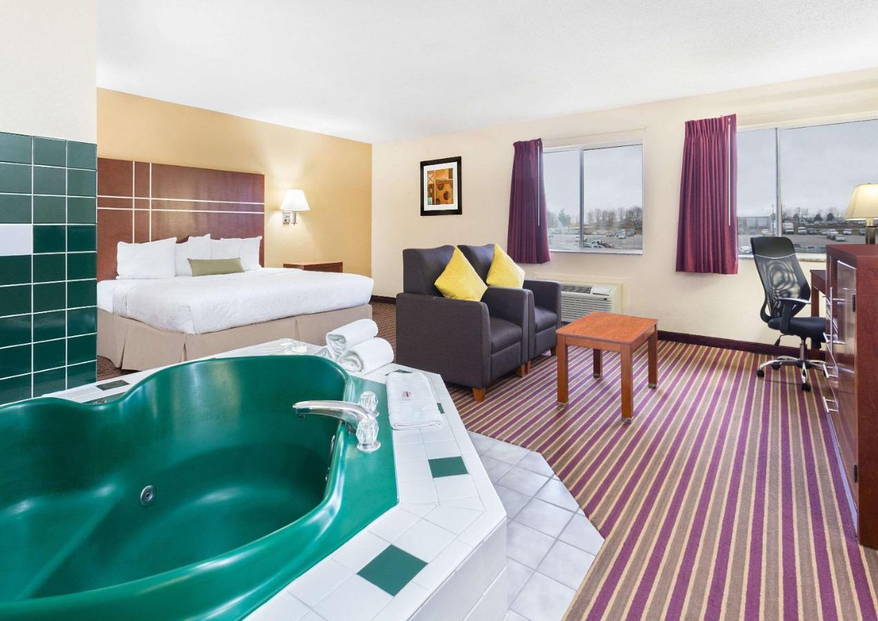 Baymont By Wyndham Bowling Hotel Bowling Green