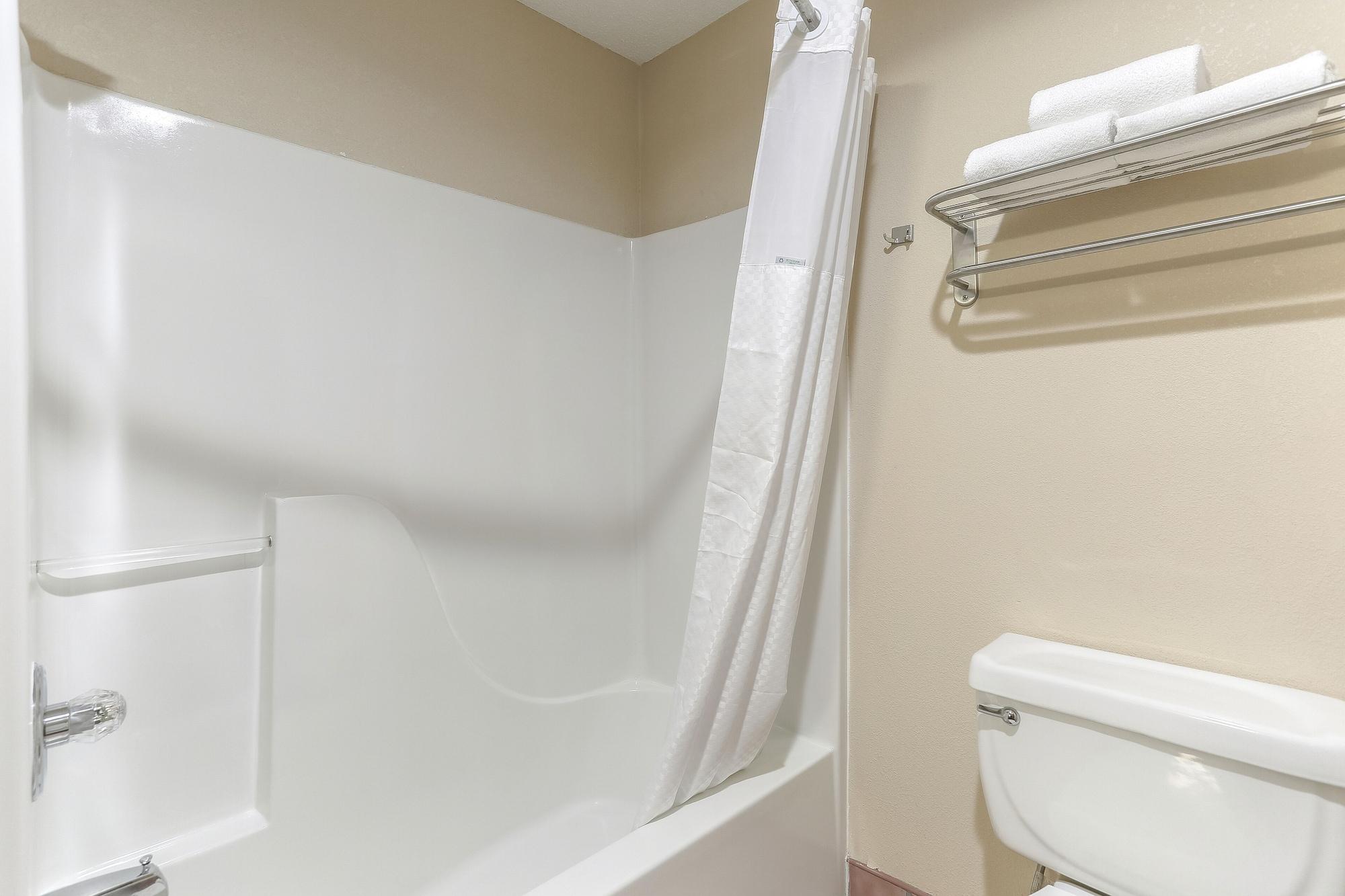 Hotel Baymont By Wyndham Bowling 3*