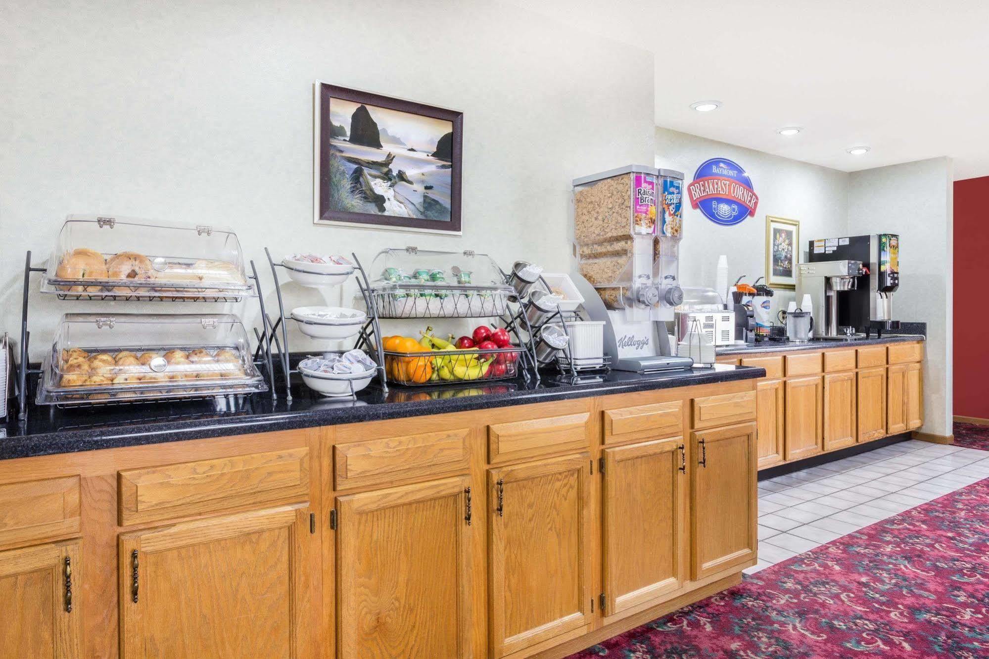 Hotel Baymont By Wyndham Bowling