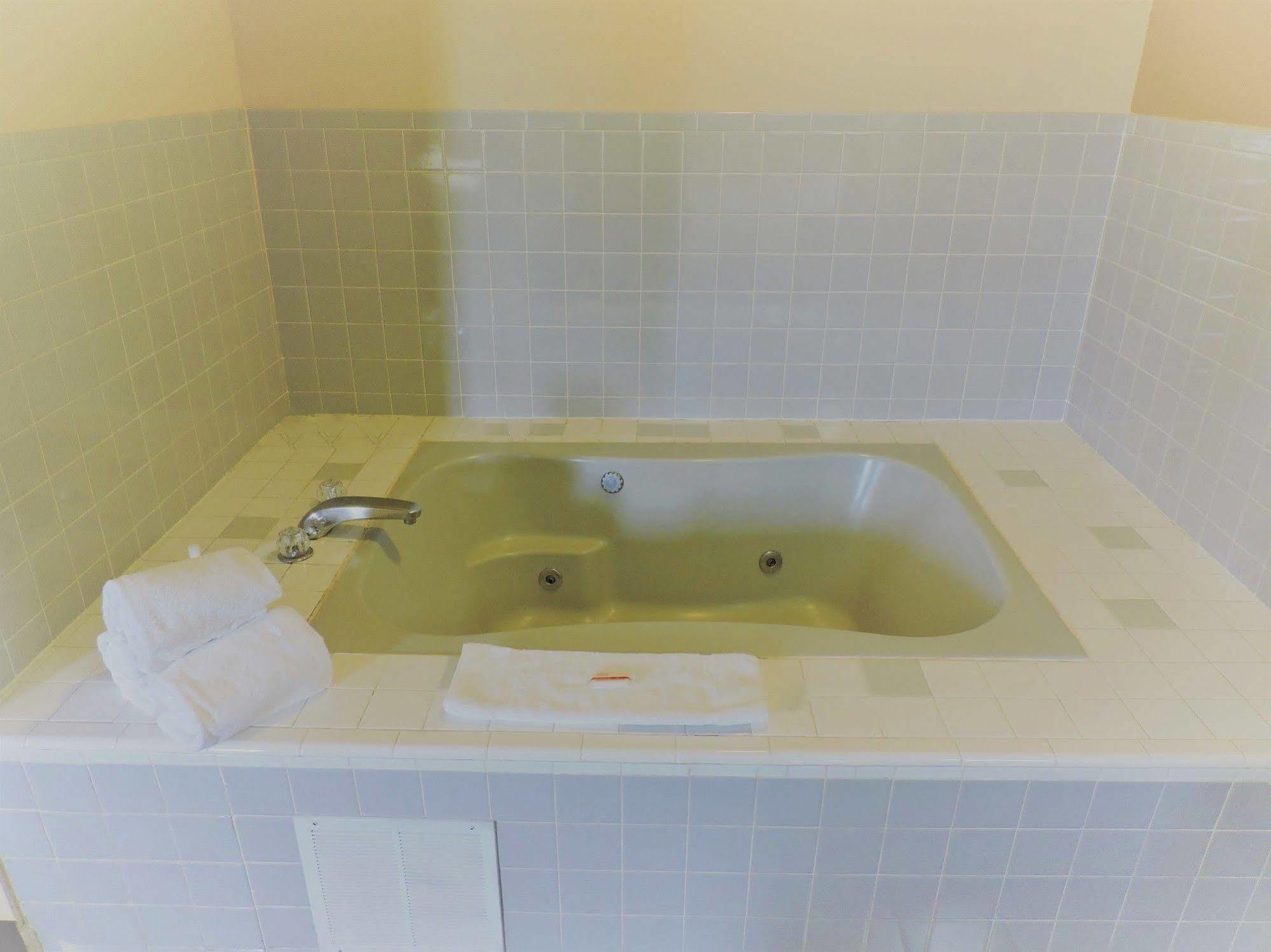 Baymont By Wyndham Bowling Hotel 3*