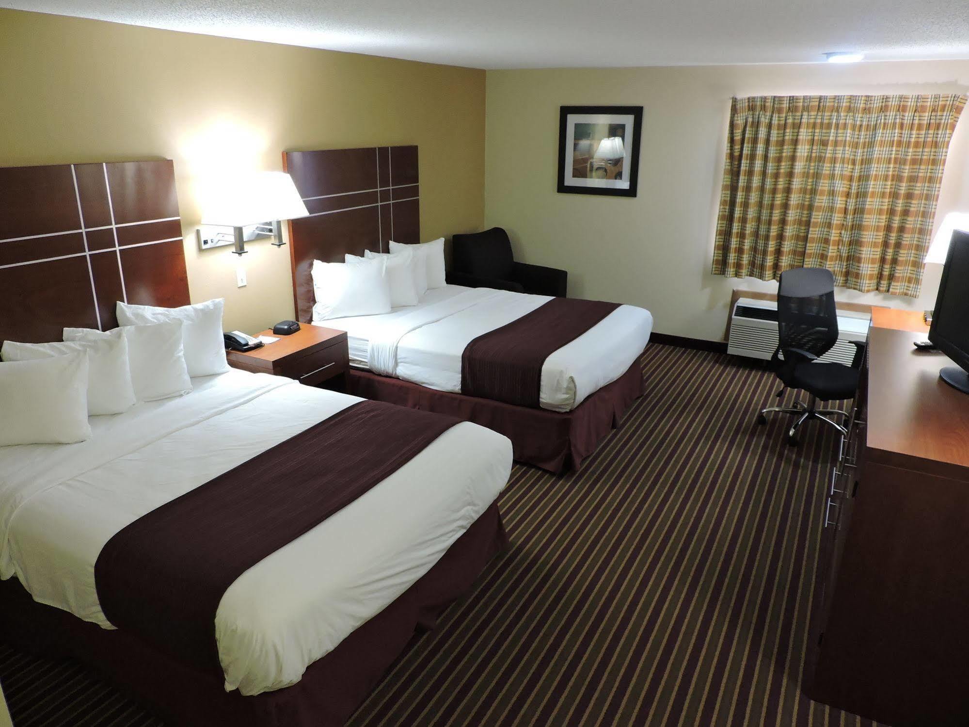 Baymont By Wyndham Bowling Hotel