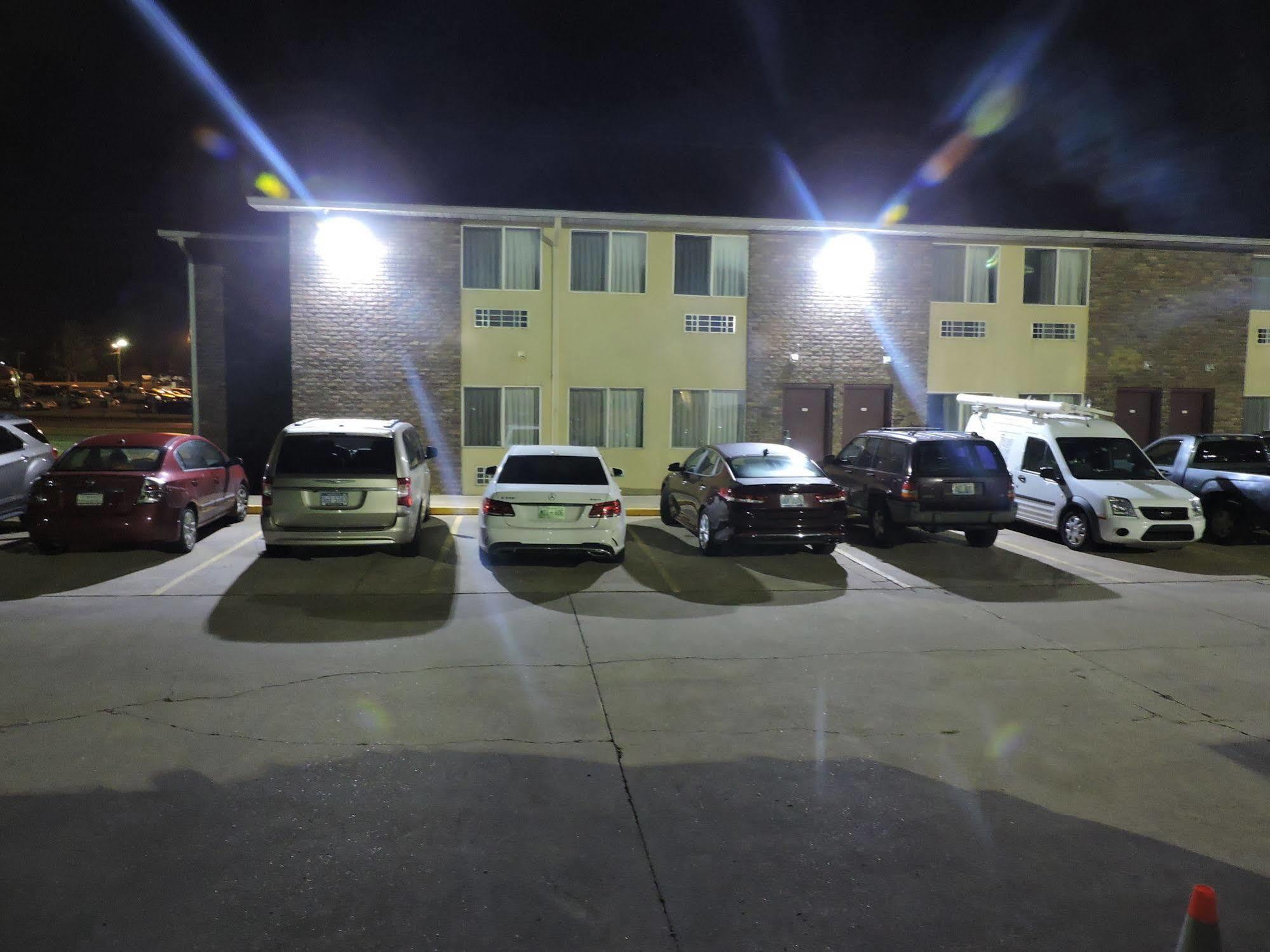 Baymont By Wyndham Bowling Hotel