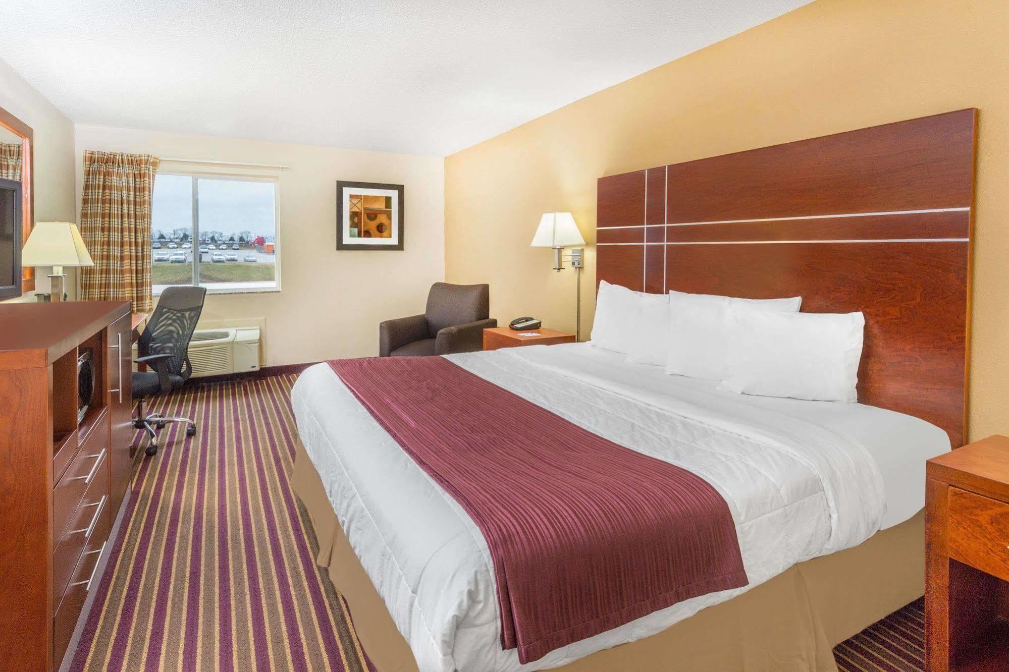 Baymont By Wyndham Bowling Hotel 3*
