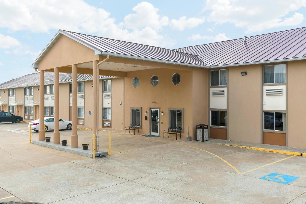 Baymont By Wyndham Bowling Hotel